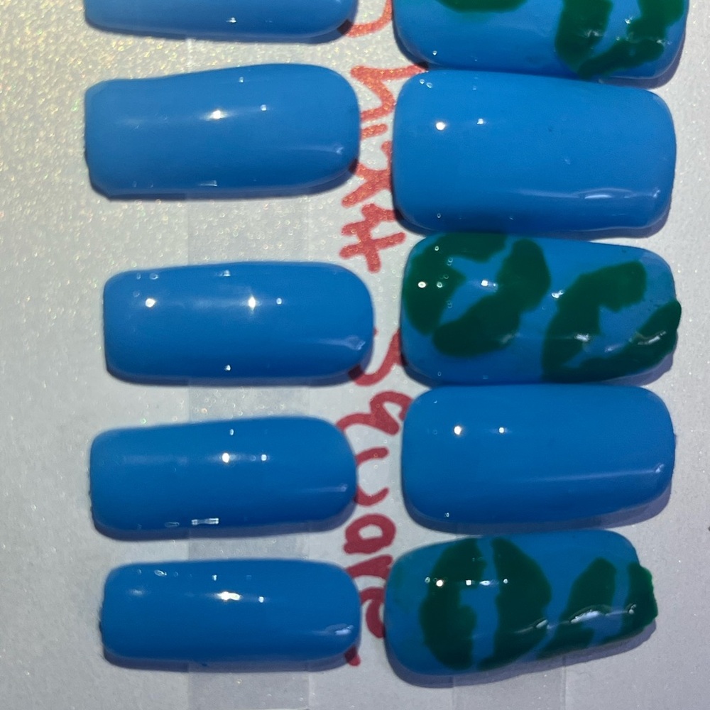 Blue Press-On Nail Set with Green Accent Art